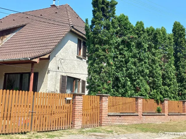 Eladó ház Füzér 171 nm