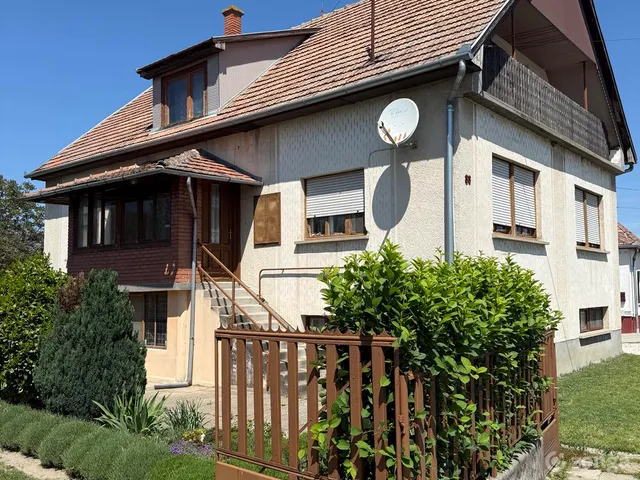 Eladó ház Császártöltés 300 nm