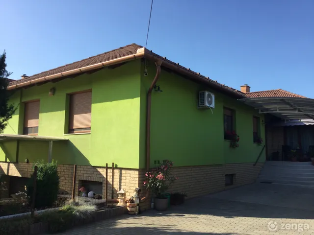 Eladó ház Domony 260 nm