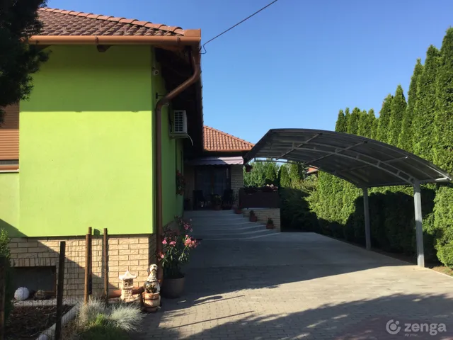 Eladó ház Domony 260 nm