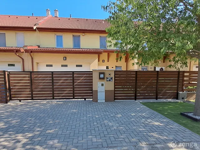 Eladó ház Kecskemét, Máriaváros 193 nm