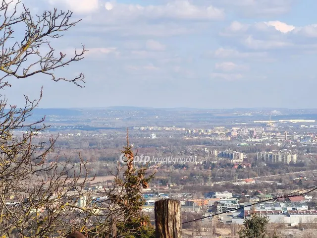 Eladó telek Budapest III. kerület 1262 nm