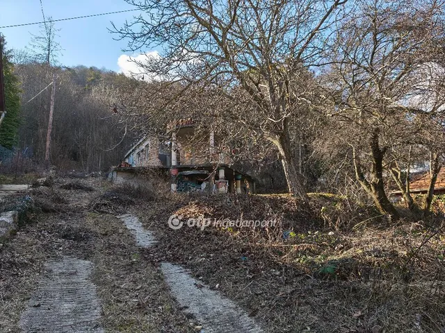 Eladó telek Budapest III. kerület 1262 nm