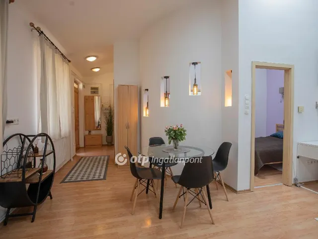 Eladó lakás Budapest VI. kerület, Nagykörúton belüli terület 54 nm