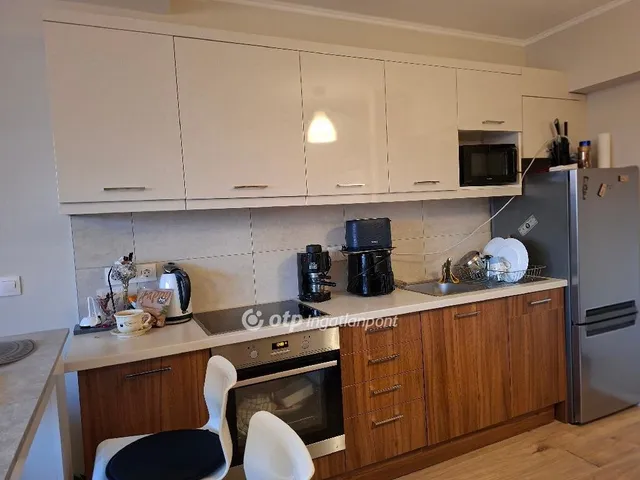 Eladó kereskedelmi és ipari ingatlan Budapest XVI. kerület, Mátyásföld 33 nm