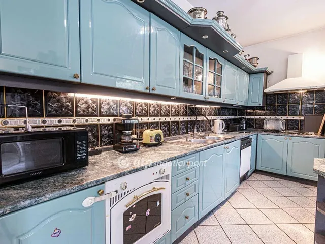 Eladó ház Budapest XV. kerület 400 nm