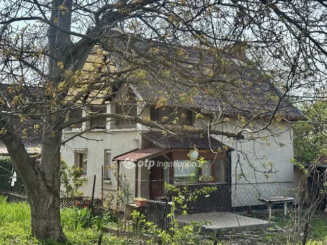 Eladó telek Budajenő 719 nm