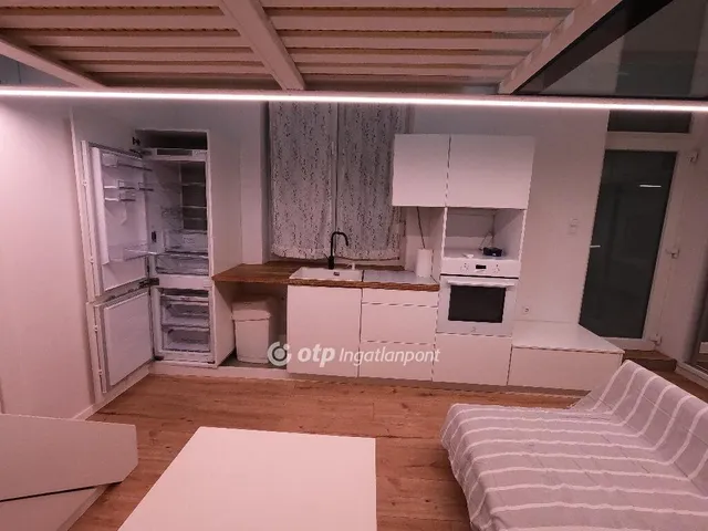 Eladó lakás Budapest VIII. kerület, Corvin negyed 25 nm