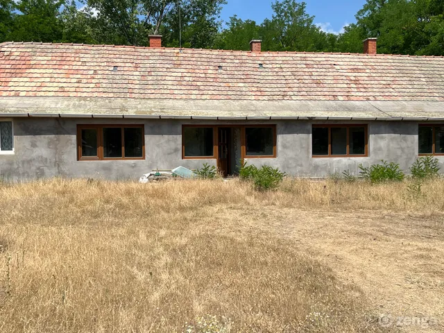 Eladó mezőgazdasági ingatlan Felsőlajos 7500 nm