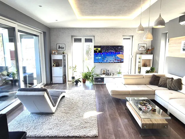 Eladó ház Ábrahámhegy 298 nm