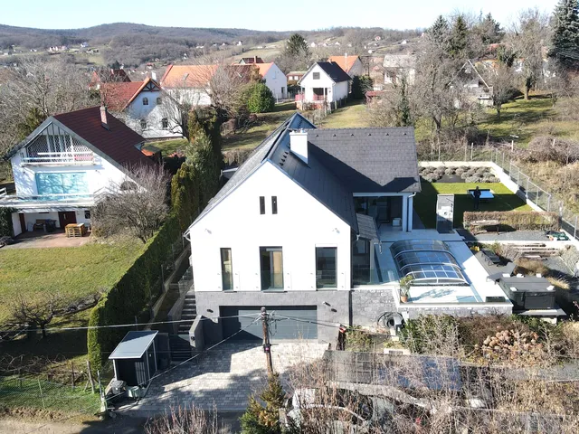 Eladó ház Ábrahámhegy 298 nm