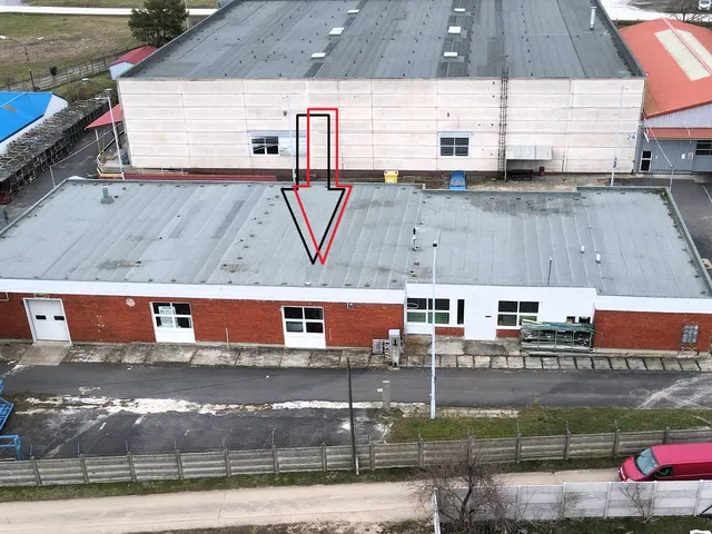 Eladó kereskedelmi és ipari ingatlan Tapolca, Halapi út 5 900 nm