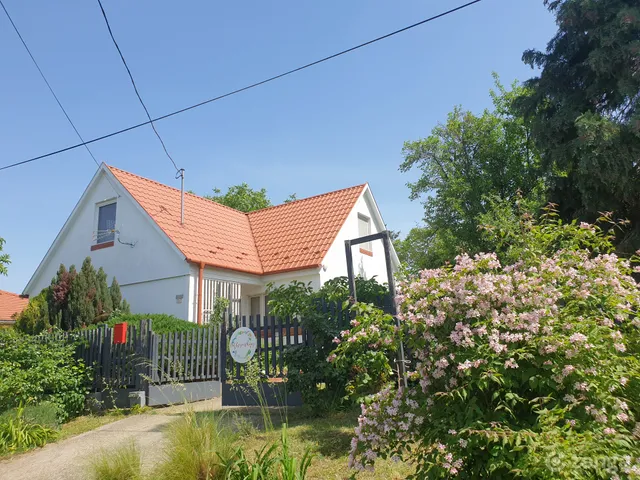 Eladó ház Balatonszárszó, Szóládi utca 140 nm