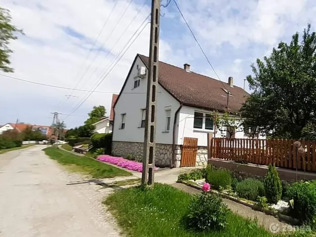 Eladó ház Pogány 180 nm