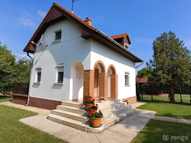 Eladó üdülő és hétvégi ház Szolnok, Alcsisziget 68 nm
