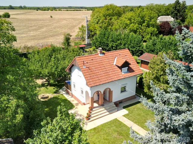 Eladó üdülő és hétvégi ház Szolnok, Alcsisziget 68 nm