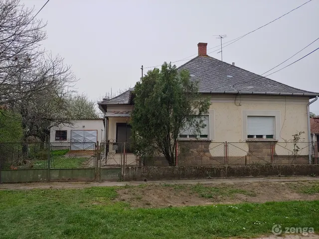 Eladó ház Tiszafüred 75 nm