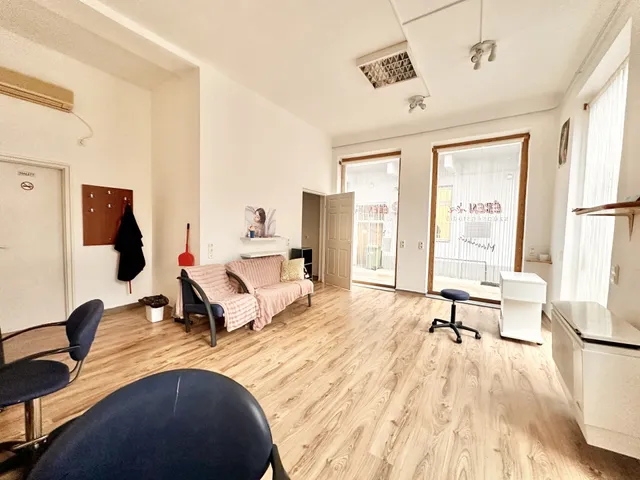 Eladó kereskedelmi és ipari ingatlan Szombathely 140 nm