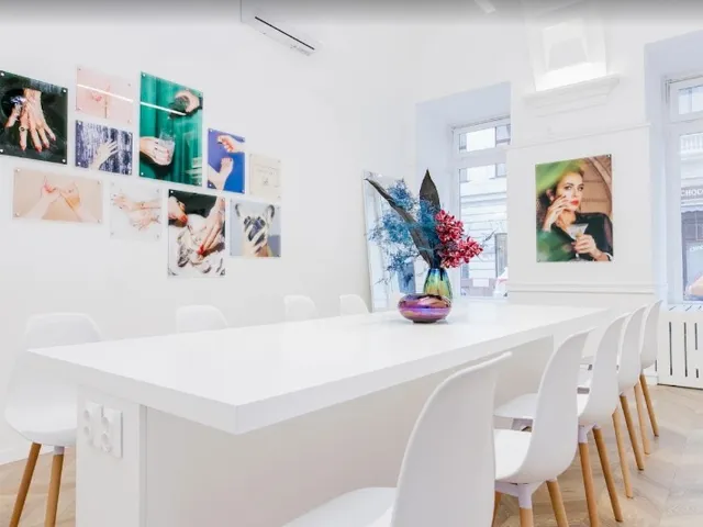 Eladó kereskedelmi és ipari ingatlan Budapest V. kerület, Nádor  77 nm