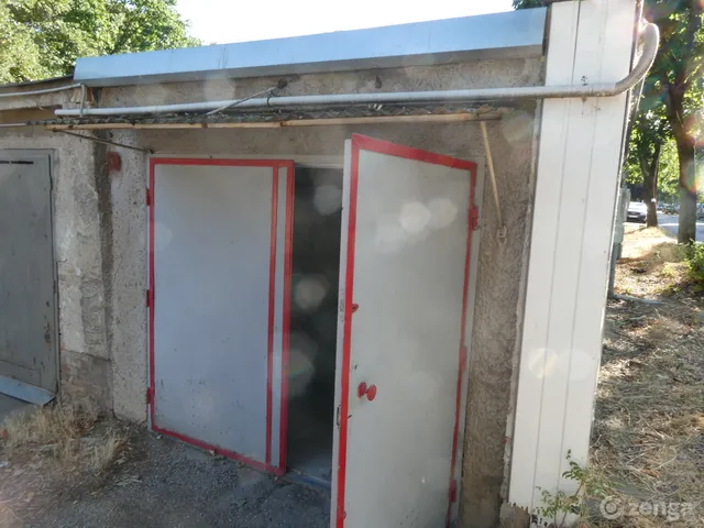 Eladó garázs Pécs, Uránváros 15 nm