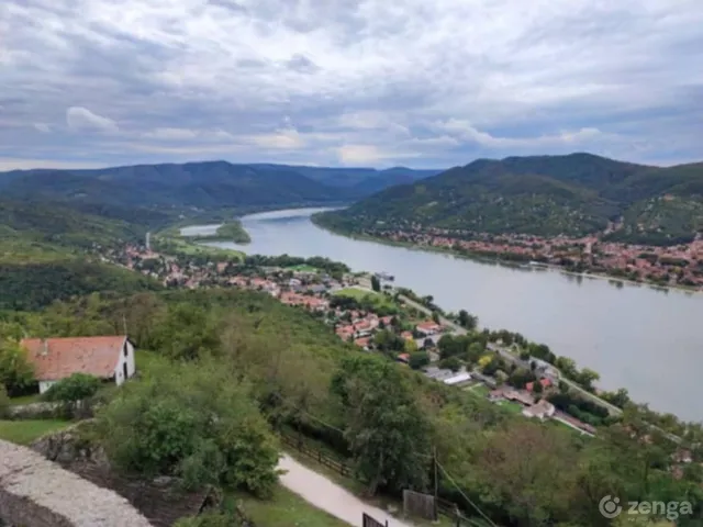 Eladó telek Dunabogdány 2000 nm