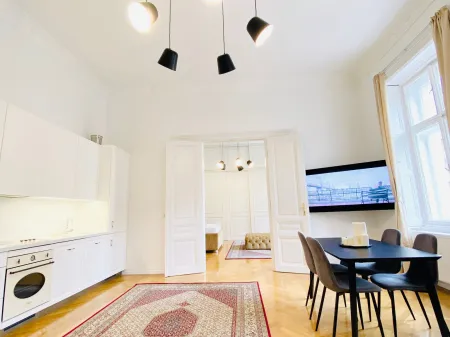 Kiadó lakás Budapest VI. kerület, Nagykörúton belüli terület, Teréz körút  90 nm