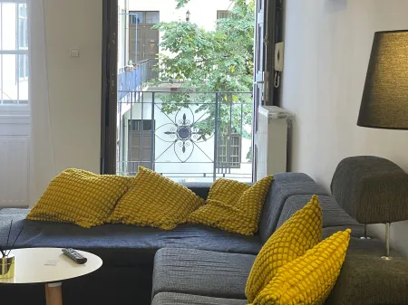 Kiadó lakás Budapest VI. kerület, Nagykörúton belüli terület, Rózsa utca  110 nm