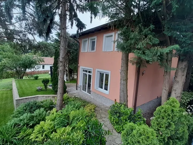 Eladó ház Budapest II. kerület, Budaliget 170 nm