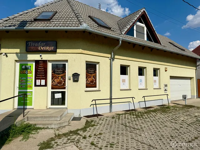 Kiadó kereskedelmi és ipari ingatlan Kecskemét, Petőfiváros 90 nm