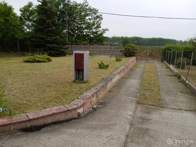 Eladó telek Debrecen 980 nm