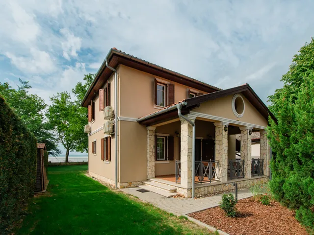 Eladó ház Balatonboglár, Jankovichtelep, Radnóti Miklós utca 42. 178 nm