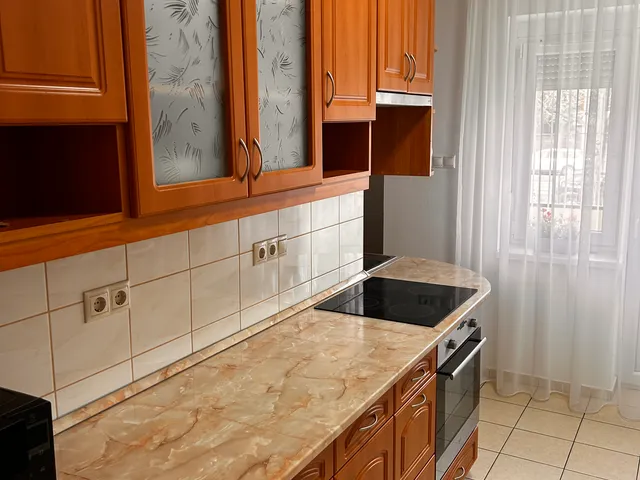Kiadó lakás Debrecen, Nagyerdő, Simonyi út 83 nm