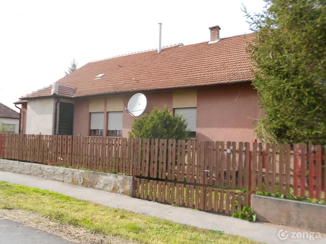 Eladó ház Ecséd 210 nm