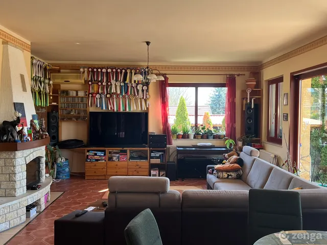 Eladó ház Felcsút, Szári utca 266 nm