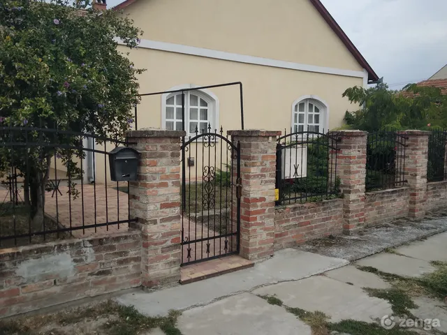 Eladó ház Szarvas 180 nm