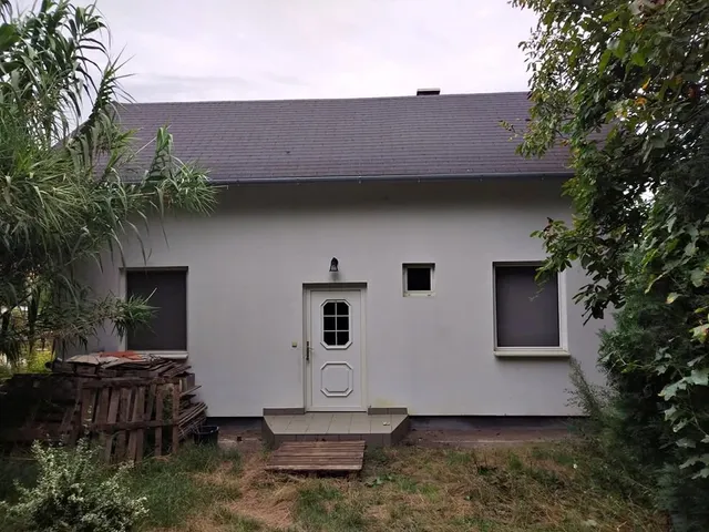 Eladó üdülő és hétvégi ház Győr, Győrszentiván 72 nm