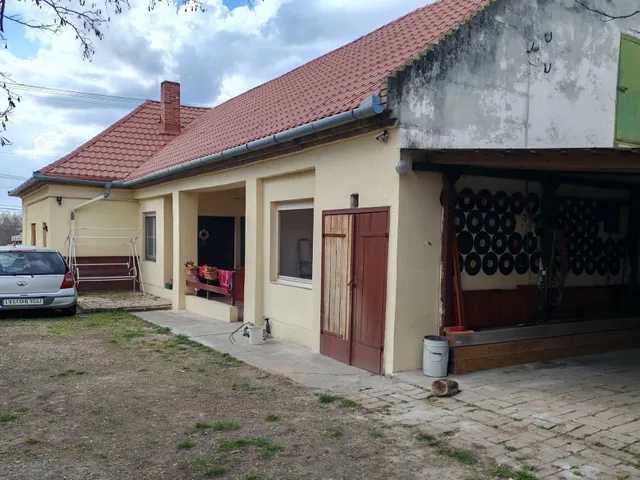 Eladó ház Tápszentmiklós 140 nm