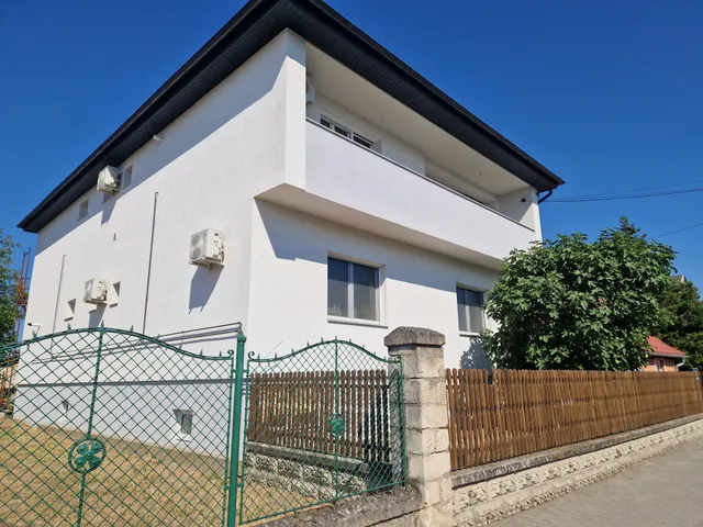 Eladó ház Dabas 214 nm