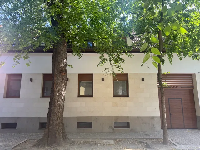 Kiadó ház Debrecen, Darabos utca 300 nm