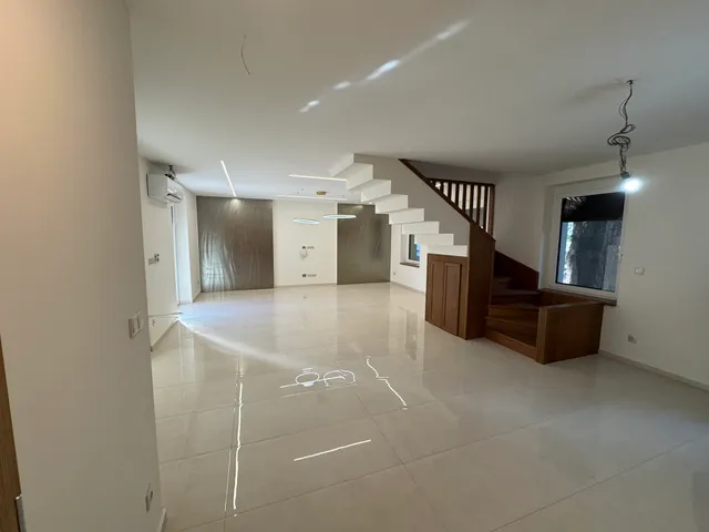 Kiadó ház Debrecen, Darabos utca 300 nm