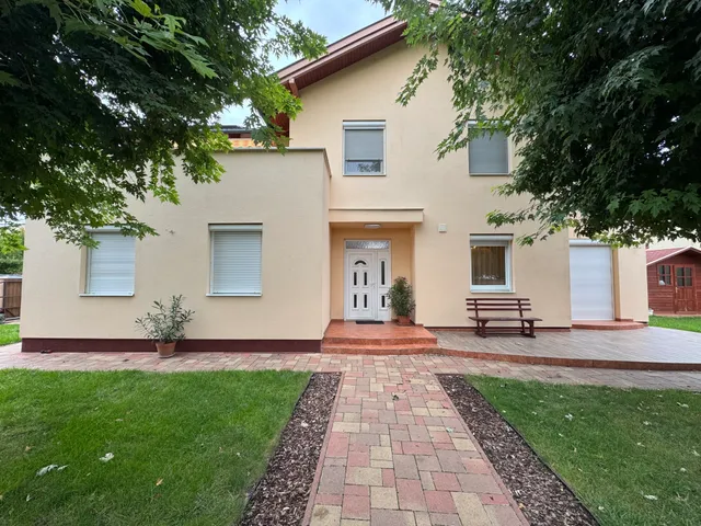 Eladó ház Debrecen, Úrrétje 203 nm
