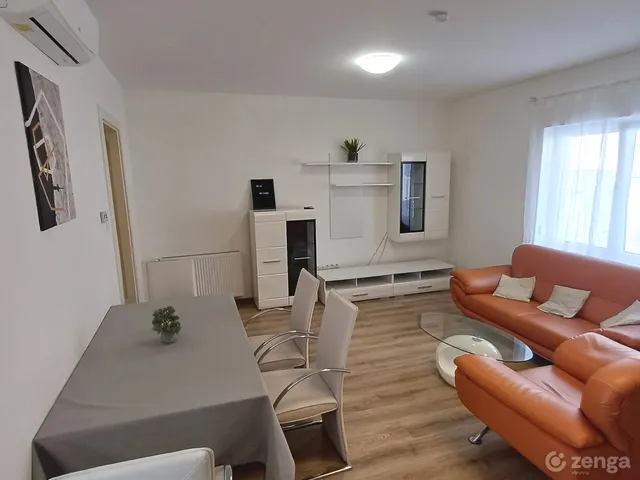 Kiadó lakás Pécs, Belváros 71 nm