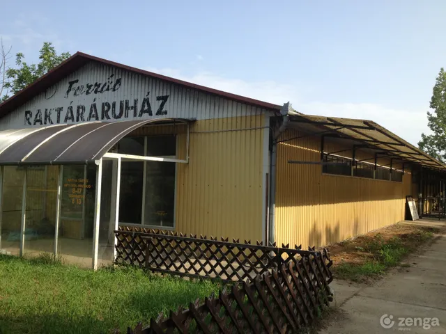 Eladó kereskedelmi és ipari ingatlan Csongrád 451 nm