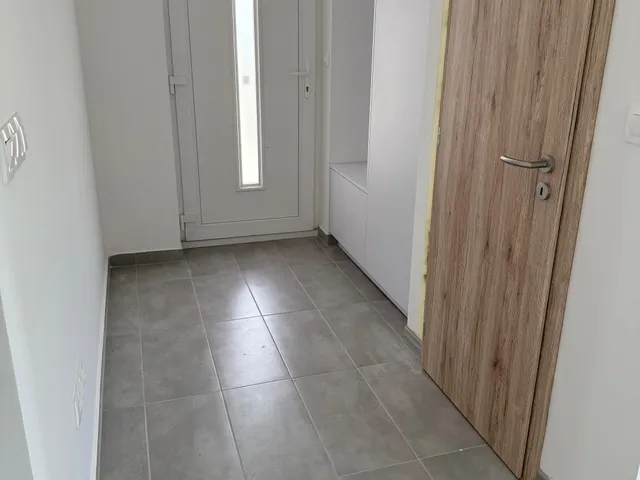 Kiadó ház Győrság 92 nm