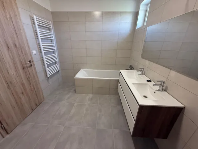 Kiadó ház Győrság 92 nm