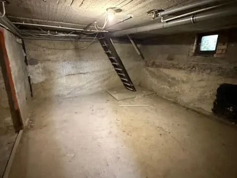 Kiadó kereskedelmi és ipari ingatlan Győr, Győrszentiván 80 nm