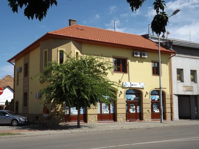 Kiadó kereskedelmi és ipari ingatlan Szolnok, Belváros 130 nm