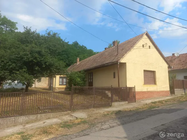Eladó ház Hőgyész 90 nm