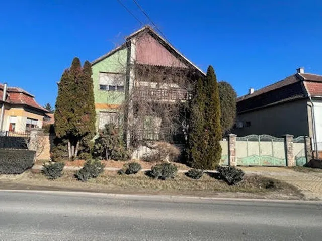 Eladó ház Galgahévíz 400 nm