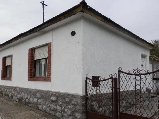 Eladó ház Mogyorósbánya 80 nm